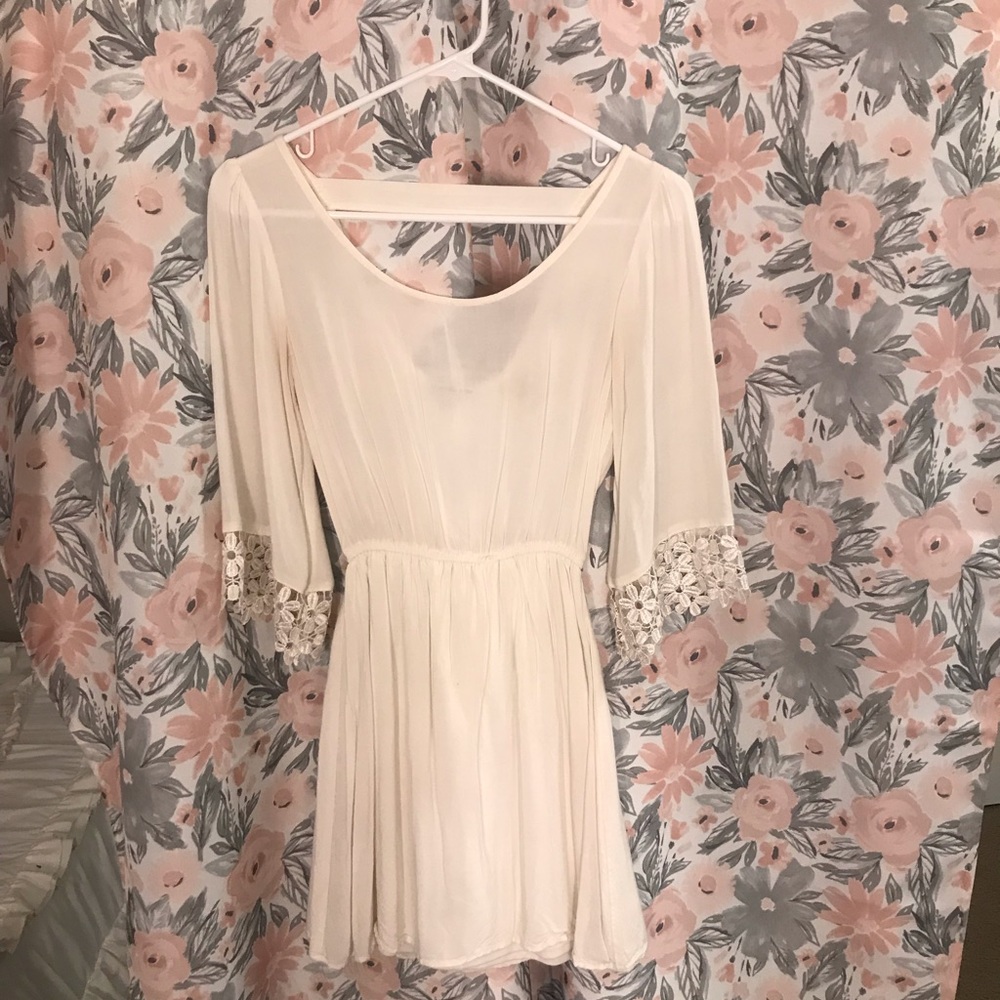 WHITE DRESS WITH LACE SLEEVES